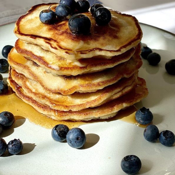 banana and blueberry pancakes