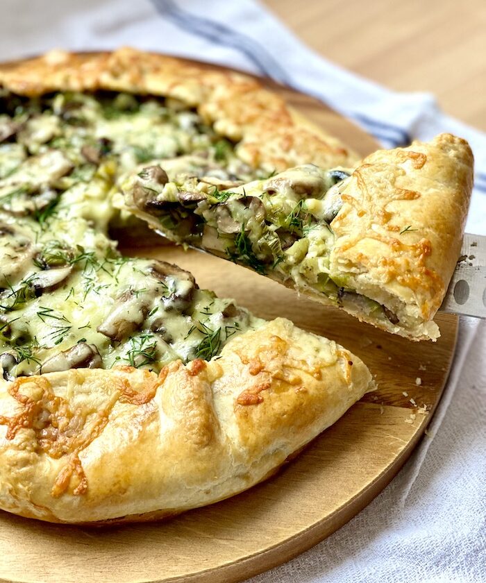 Mushroom rustic pie