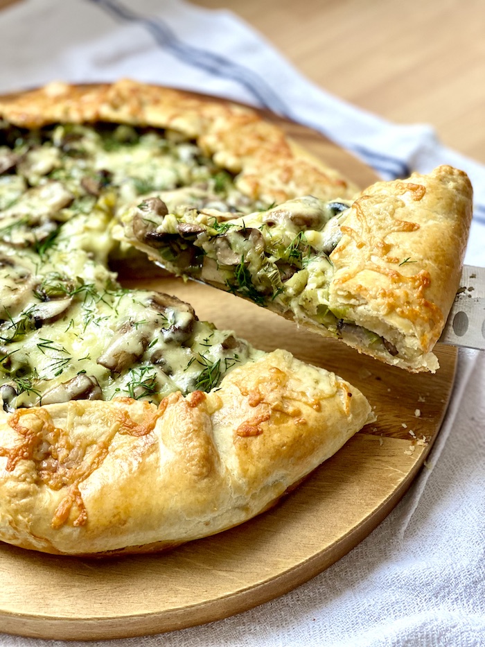 Mushroom rustic pie