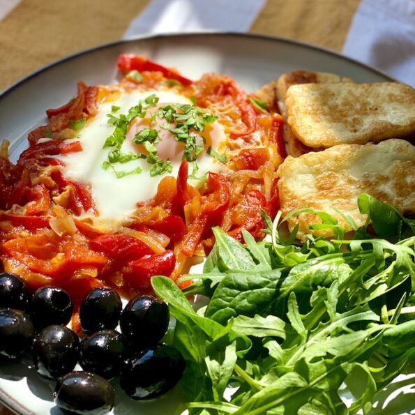 Eggs with tomatoes and peppers