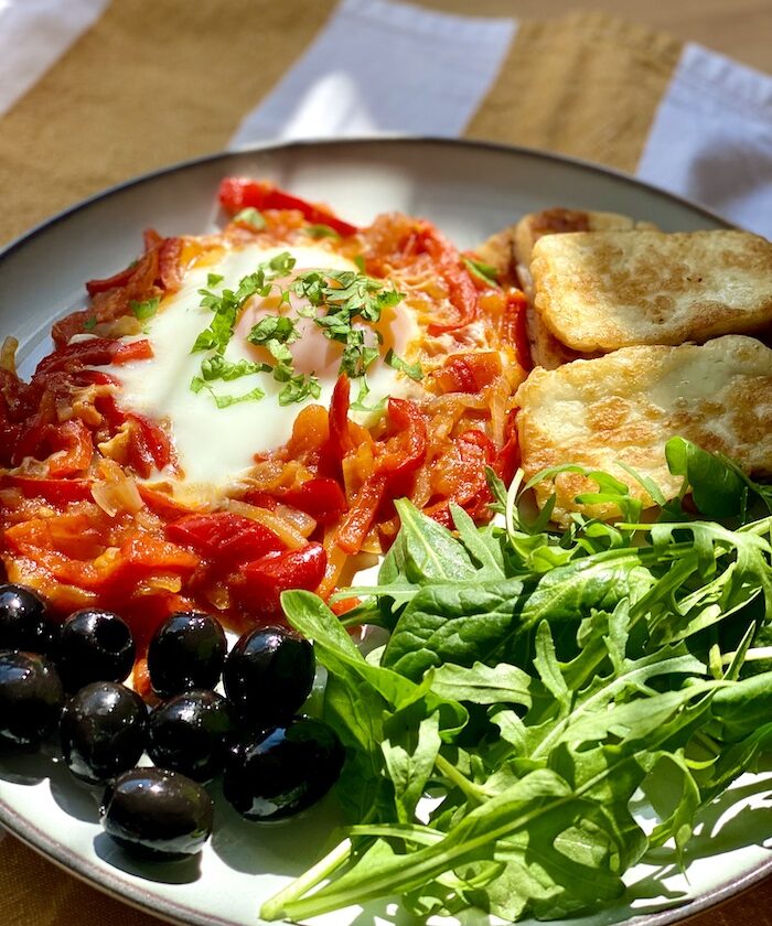 Eggs with tomatoes and peppers