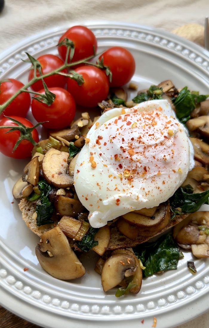 Buttered Toast With Garlic Mushrooms, Spinach and Poached Egg