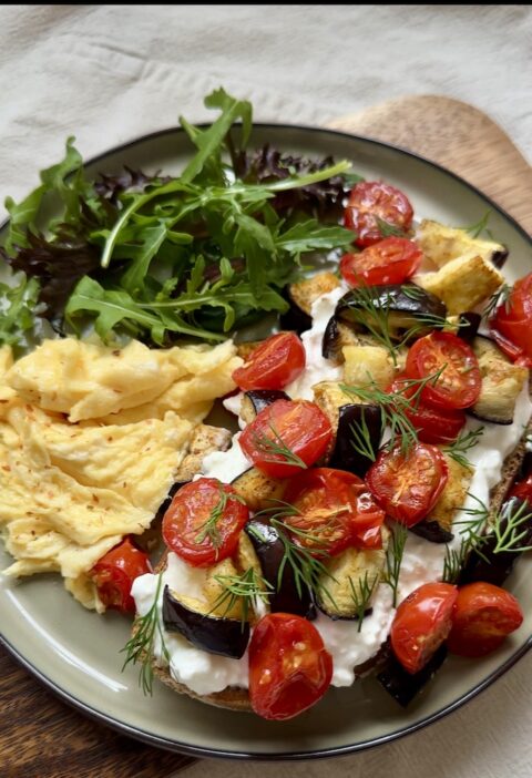 Toast with Roasted Spicy Aubergine, Tomatoes and Cottage Cheese