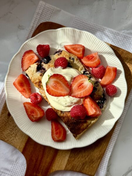 Cottage Cheese and Oats Bake with Blueberries