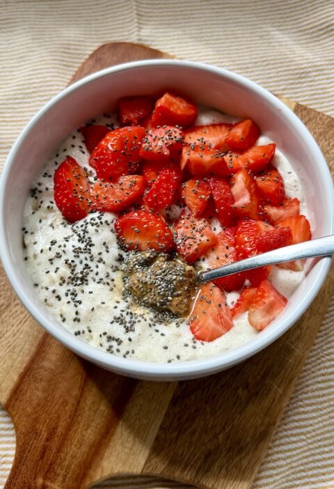 High-Protein Oat Porridge with Almond Butter and Strawberries
