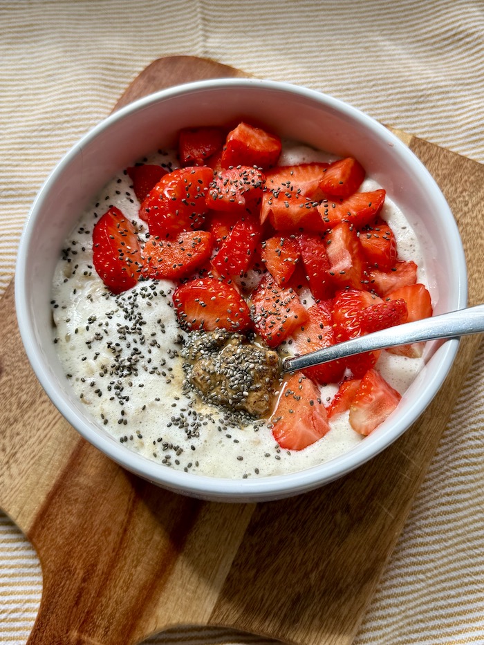 High-Protein Oat Porridge with Almond Butter and Strawberries