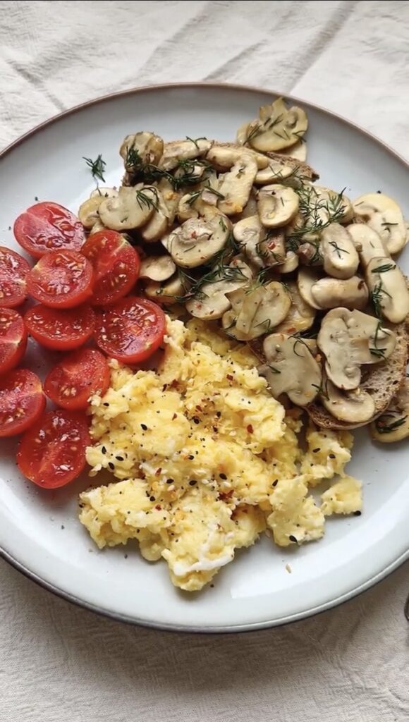 Buttered Mushrooms and Dill Toast